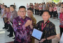 Berperan dalam Program Genting, Alfamidi Terima Penghargaan Pemkab Minsel