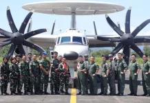 Technical Refuelling Pesawat E-2D Jepang di Lanud Sam Ratulangi
