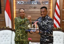 Dankodaeral VIII VIII Sambut CC Komandan KRI BIMA SUCI