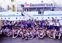 Kunjungan Edukatif Siswa SMP Hang Tuah Manado ke KRI Bima Suci
