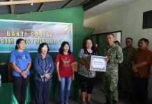 Kodim 1302 Minahasa Gelar Baksos di Kakas, Warga Terima Sembako Gratis
