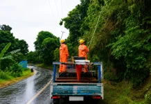 PLN UP3 Tahuna Gerak Cepat Pulihkan Jaringan Terdampak Bencana di Tamako