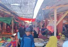 Pasar Boroko Jaga Stabilitas Harga Bahan Pokok