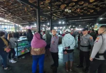 Polsek Wenang Amankan Aksi Pedagang Pasar Bersehati