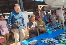 Aktivitas Jual Beli di Lapak Ikan Segar Pasar Bersehati Kembali Normal