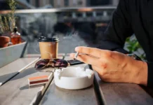 Kenali Tanda-Tanda Tubuh Terdampak Rokok di Pagi Hari