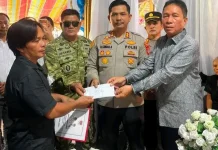 Bupati Minsel Hadir di Ibadah Pemakaman Warga