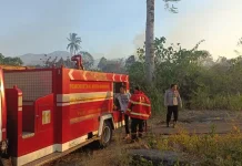 Polsek Malalayang Bersama Damkar dan Brimob Amankan TKP Kebakaran Lahan 4 Hektare