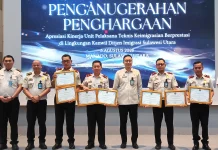 Kanwil Ditjenim Sulut Berikan Anugerah UPT yang Berprestasi di Semester I T.A 2026