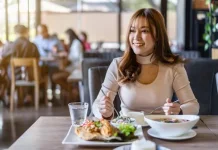 Enam Manfaat Makan Siang untuk Kesehatan dan Produktivitas