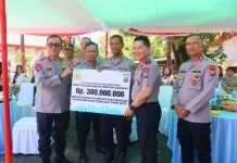 Peduli Bencana NTT, Polda Sulut Salurkan Bantuan Rp300 Juta