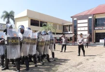 Kapolres Kotamobagu Pantau Langsung Latihan Dalmas di Halaman Mapolres