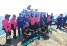 Warga Kepulauan Krisis Air, Ditpolairud Polda Sulut Kirim 72.000 Liter Air Bersih