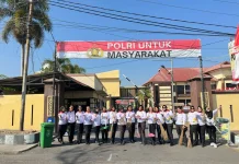 Personel Polwan Polres Kotamobagu Gelar Aksi Bersih Lingkungan Mako