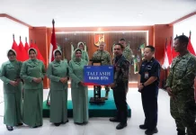 Gugur saat Tugas Negara, Pangdam Merdeka Serahkan Santunan Bagi Ahli Waris