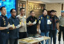 Polda Sulut Gagalkan Penyelundupan 16 Batang Emas oleh 2 WNA