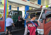 Patroli Rayon Samapta Polresta Manado Awasi Penyaluran BBM dI SPBU