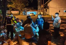 Patroli Dini Hari, Polsek Wenang Tertibkan Konsumsi Miras