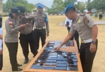 Cegah Judol dan Pinjol Ilegal, Propam Polres Talaud Periksa HP