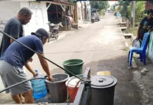 Kemarau Panjang, Satresnarkoba Sangihe Bantu Warga Petta Barat