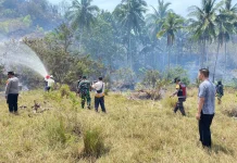 Karhutla di Kema III, Polisi dan Damkar Cegah Api Dekati SPBU