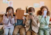 Penggunaan Gadget Berlebihan, Kesehatan dan Prestasi Anak Jadi Taruhan
