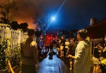 Dua Rumah Terbakar di Ranotana, Polsek Sario Amankan TKP