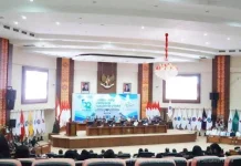 Perkuat Sinergi Antarlembaga, Kakanwil Kemenkum Sulut Hadiri Paripurna DPRD