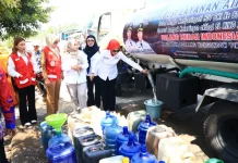 PMI Boltim Salurkan Bantuan Air Bersih untuk Warga Desa Dodap