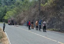 TNI-Polri dan Warga Padamkan Kebakaran Lahan di Tumuyu