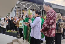 Senduk Hadiri Syukur 123 Tahun HKY Tomohon, Serahkan Sertifikat Cagar Budaya