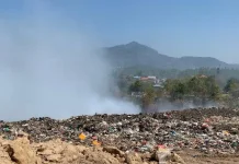 Enam Hari Pascakebakaran TPA Sumompo, Asap Masih Pengaruhi Aktivitas Pekerja
