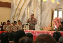 Bersama Warga Gereja Katare Poopo, Kapolres Kotamobagu Sampaikan Pesan Damai