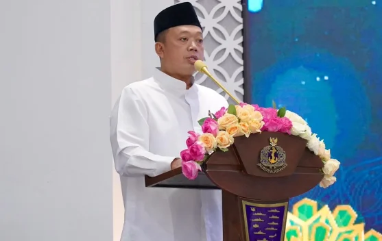 Menteri Nusron Berikan Tausiah di Buka Bersama TNI AL