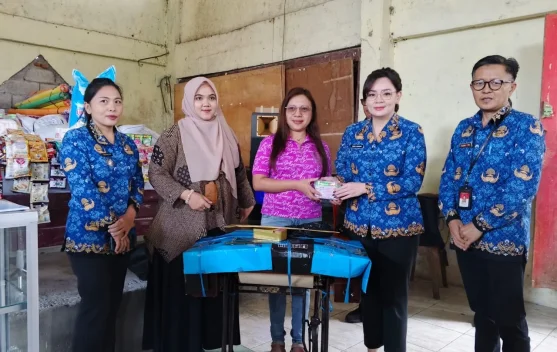 Bantuan ‘Atensi’ Kemensos RI Disalurkan ke 110 Warga Tomohon