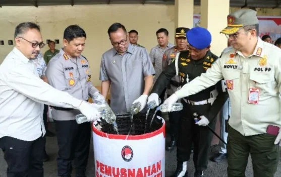 Polresta Manado Musnahkan Ribuan Liter Cap Tikus