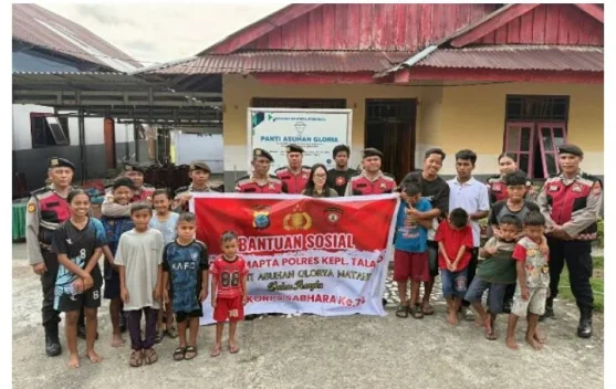 Personel Sat Samapta Polres Talaud Berbagi Kasih