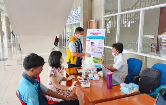 Cek Kesehatan Gratis   Pengemudi dan Pekerja di Bandara Sam Ratulangi