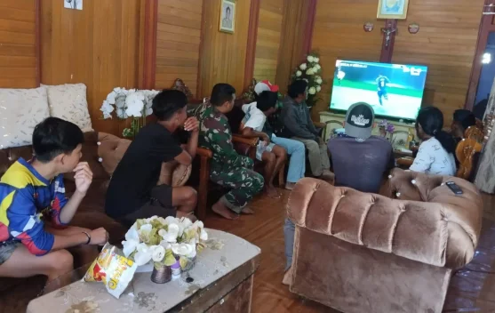 Nobar Piala Dunia, Koramil Modoinding Bangun Kedekatan dengan Masyarakat
