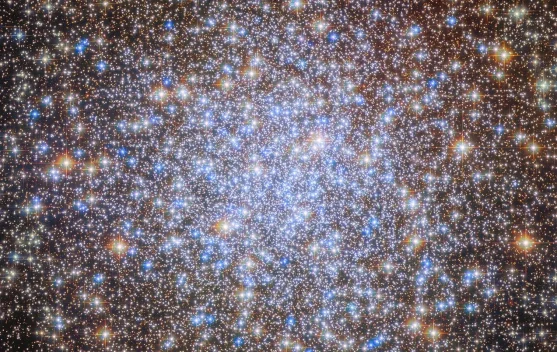 Hubble Reveals Ancient Star Mystery in Chandelier Cluster