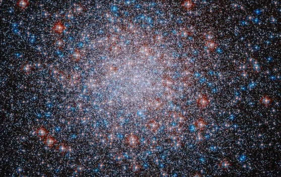 Rayakan HUT ke-250 AS, Hubble Tangkap Foto Menakjubkan Kumpulan 500 Ribu Bintang