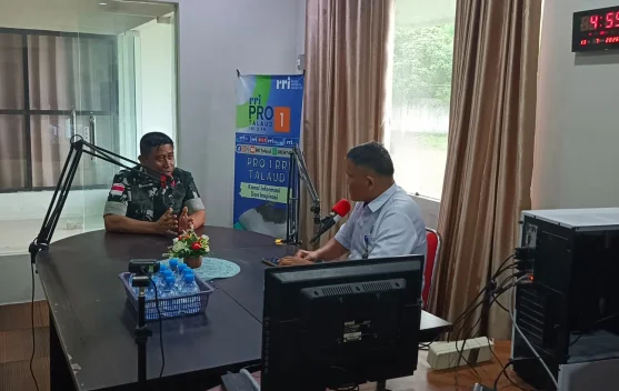 Talk Show di RRI Talaud  Danrem 131 Santiago Paparkan Karya Bakti Skala Besar