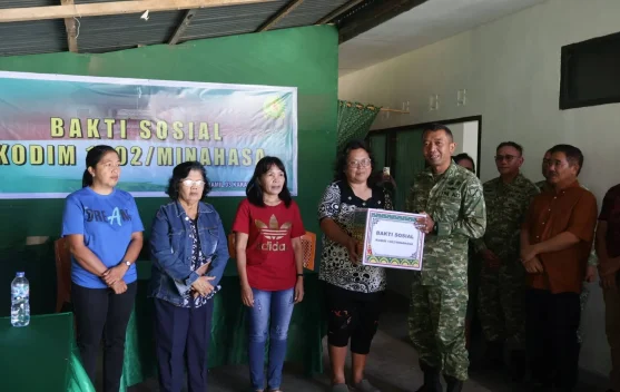 Kodim 1302 Minahasa Gelar Baksos di Kakas, Warga Terima Sembako Gratis