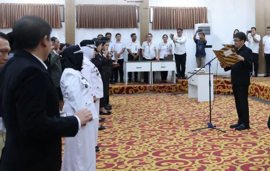 Wali Kota Manado Lantik 25 Pejabat Administrator dan Pengawas, Tekankan Pelayanan