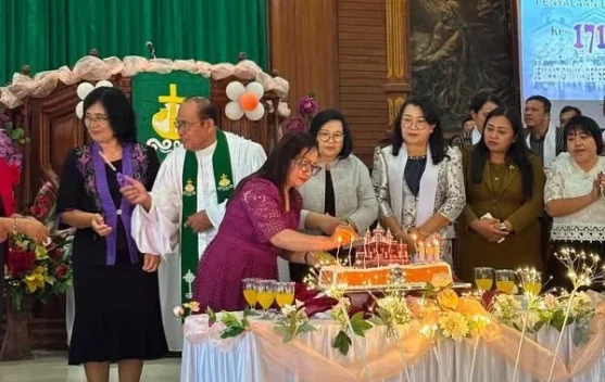 Camat Tombariri Hadiri HUT ke-171 Jemaat Getsemani Senduk