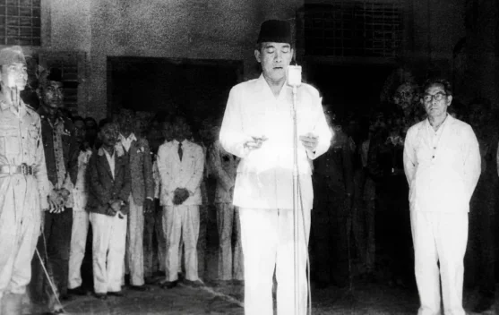 Frans dan Alex Mendur: Fotografer Proklamasi Kemerdekaan Indonesia