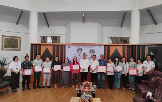 Sepuluh LKS Terima Dana Hibah Tunai dari Pemkot Tomohon