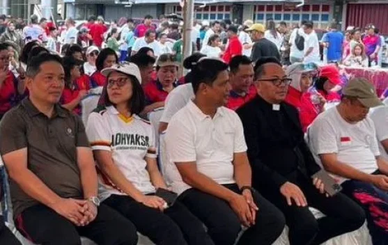 Kapolresta Manado Ikuti Jalan Sehat dan Baksos Bersama Warga