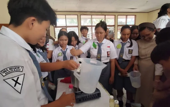 SMAN 7 Manado Sulap Sisa MBG Jadi Sabun Cair Ramah Lingkungan