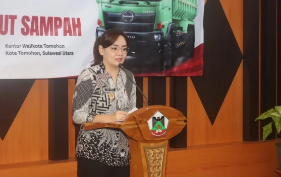 Pemkot Tomohon Terima Bantuan Truk Pengangkut Sampah dari PT SMI